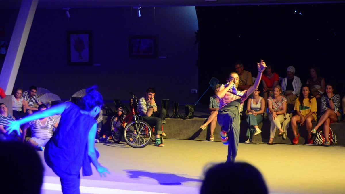 «A tempestade» de Luzazul, en la sala de exposiciones del Auditorio de Cangas.