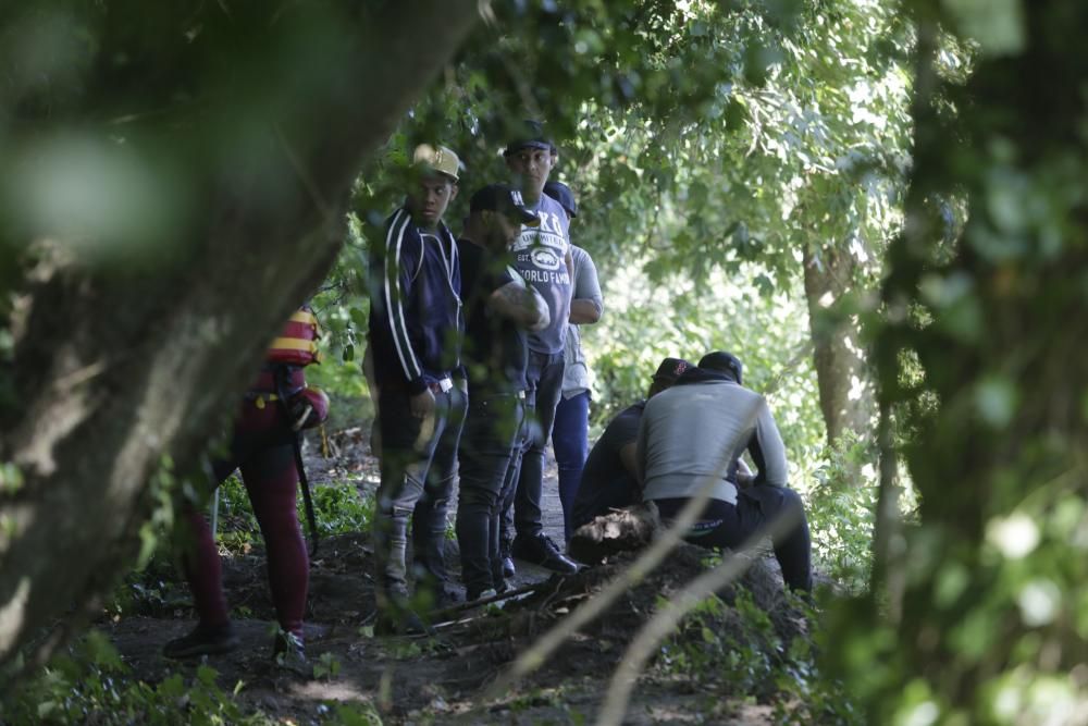Operativo para rescatar el cadáver del dominicano desaparecido en el Nalón
