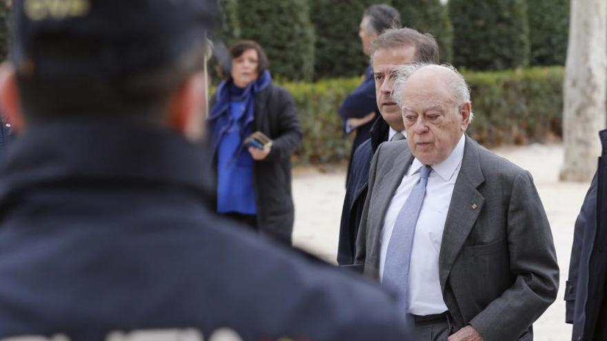 Jordi Pujol abandona la sede de la Audiencia Nacional.