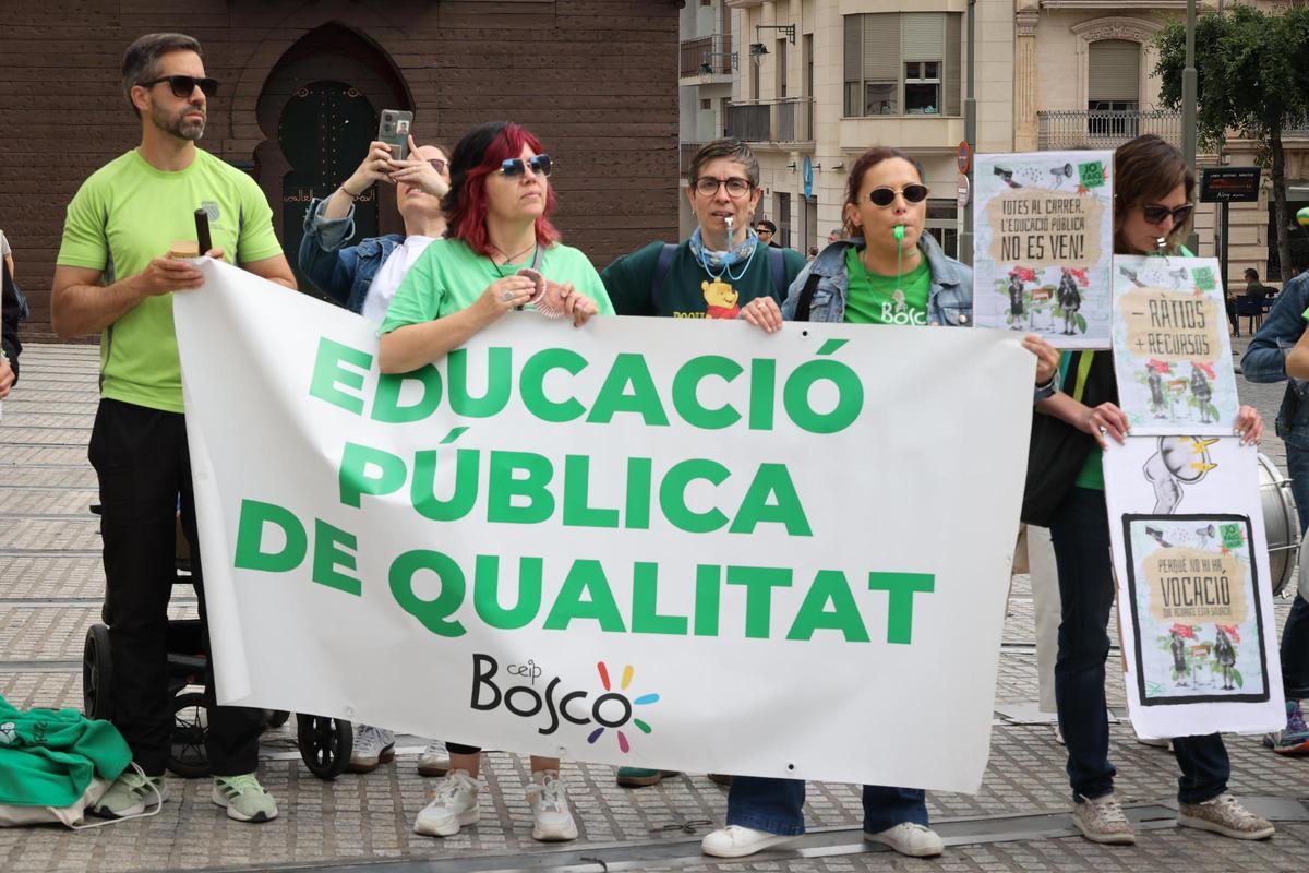 Imágenes de la concentración en Alcoy de la huelga educativa
