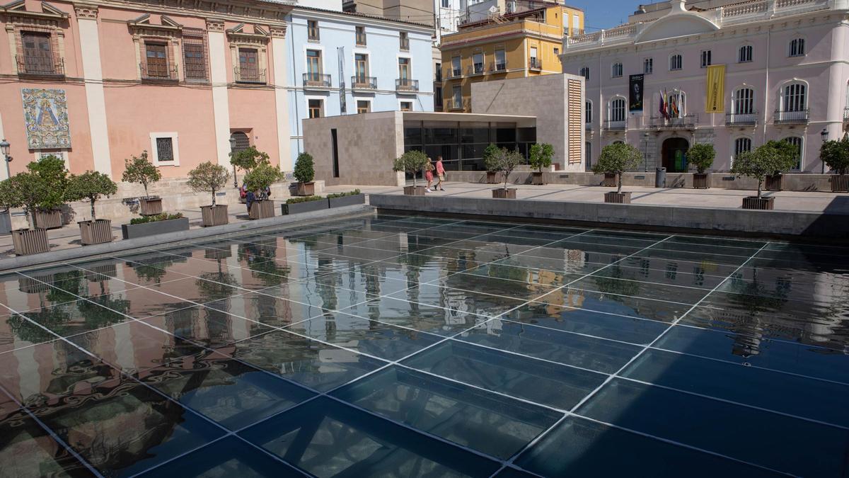 Estanque de l'Almoina, que genera las filtraciones de agua