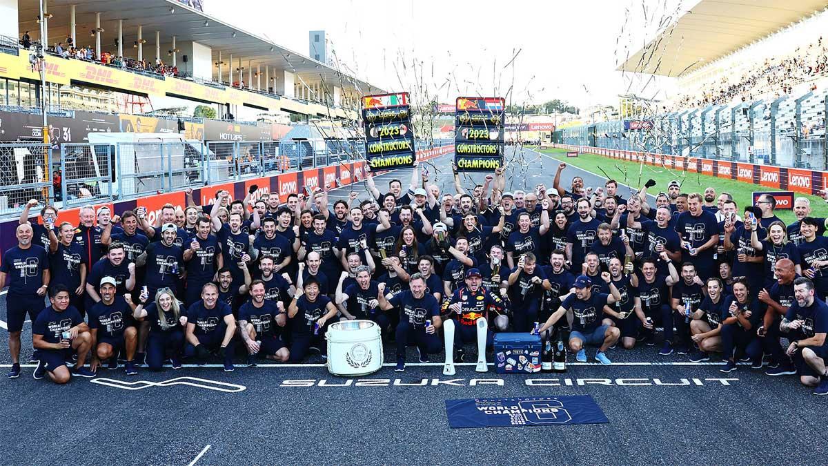 Red Bull celebra el título de equipos conquistado este domingo en Suzuka, en casa de Honda