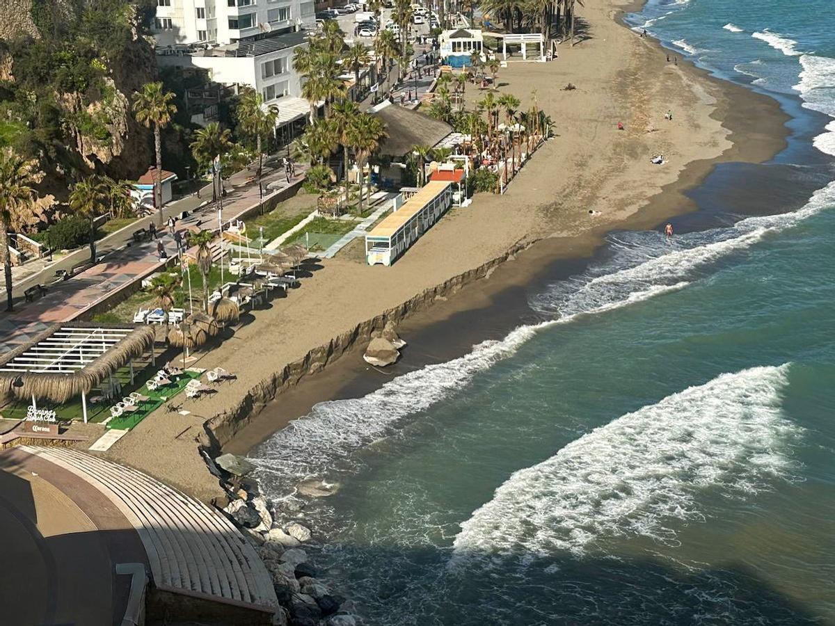 Playa del Bajondillo en Torremolinos tras el temporal