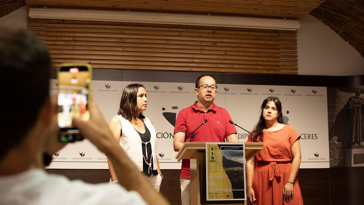 Presentación de la segunda edición de la feria gastronómica 'Aromas del Geoparque' en Navalvillar de Ibor