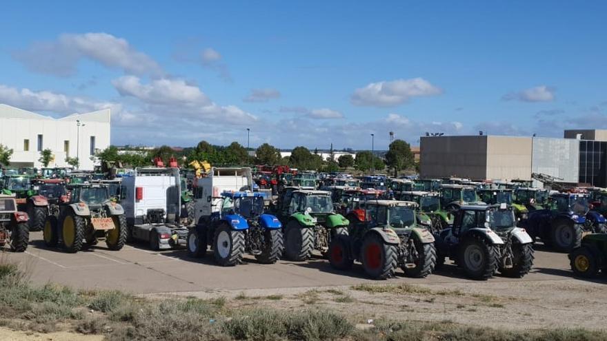 Tractorada en Ejea: el campo aragonés sale a la calle en la primera protesta por la sequía.