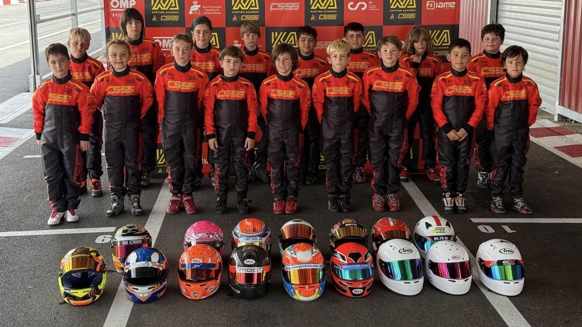 Los participantes de la categoria CS 55 Racing Karting Academy que disputan el Campeonato de España.