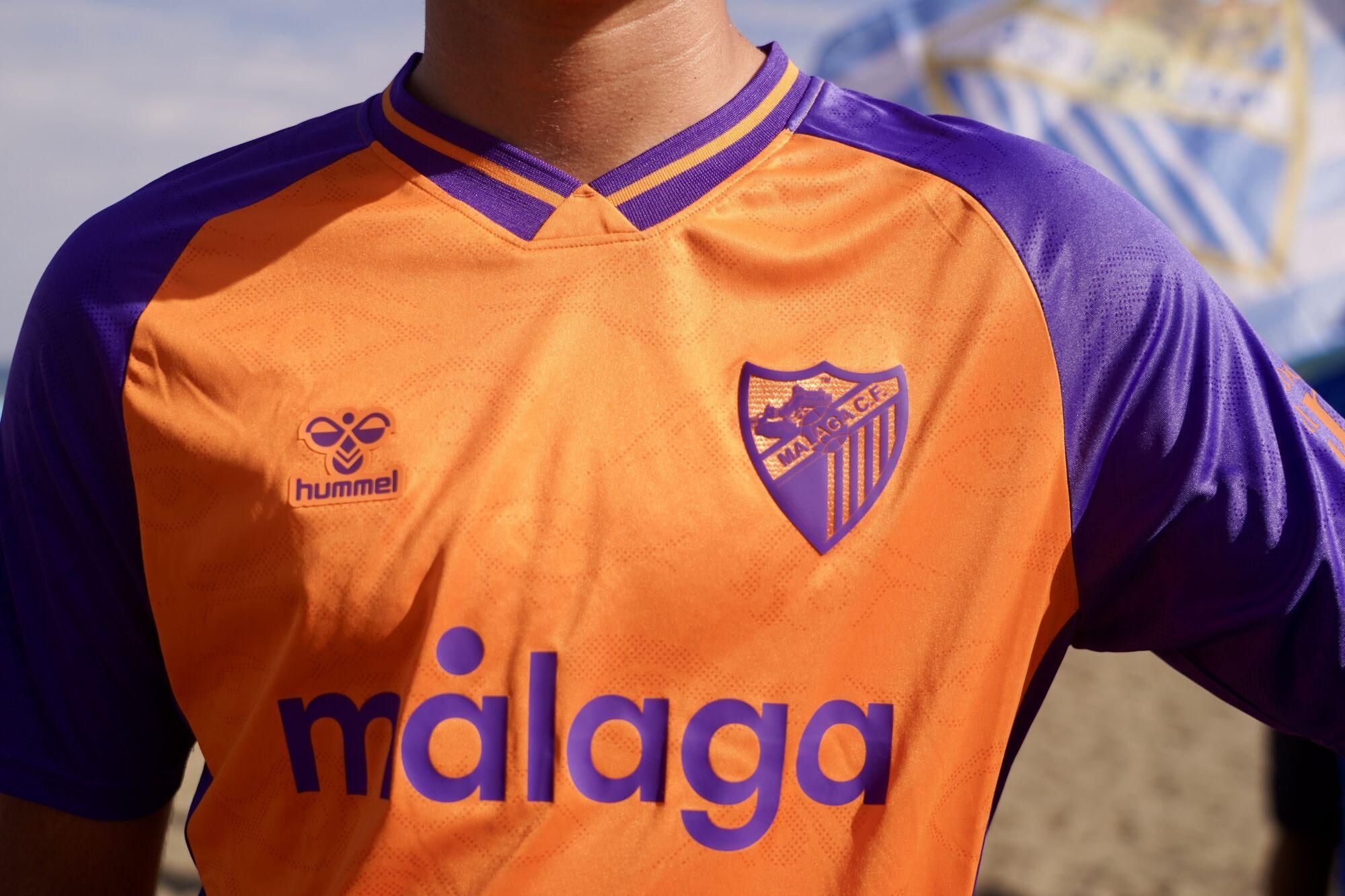 El Málaga CF presenta en el Rincón su tercera equipación