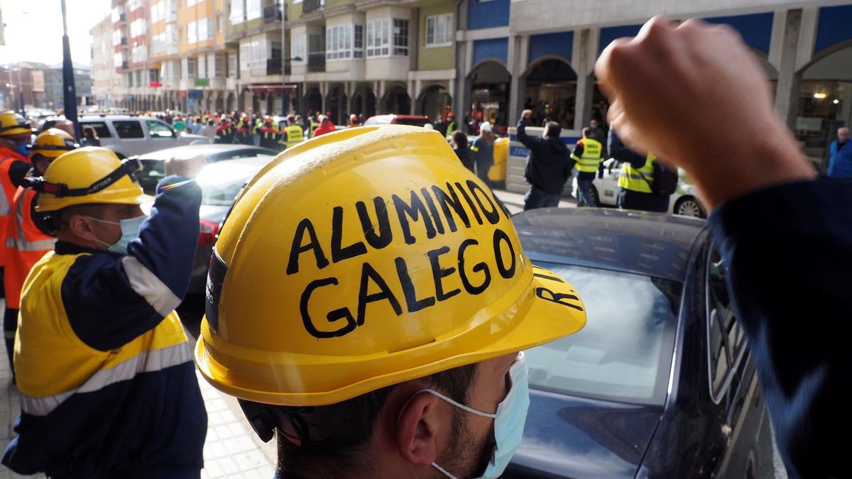 Protesta de trabajadores de la planta de Alcoa en San Cibrao.