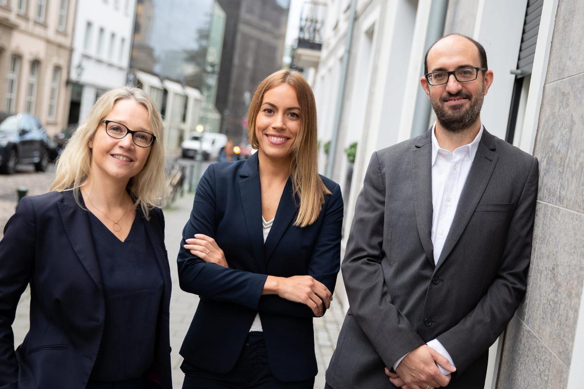 Stefanie Risse, Raquel Suarez und Carlos Vázquez von DSA Recht.