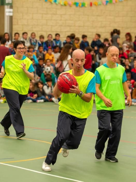 El colegio Amor de Dios y del Club Polideportivo Aspanaex fomentan el deporte inclusivo