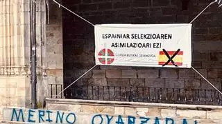 Aparecen pancartas y pintadas contra Merino y Oyarzabal en el municipio vizcaíno de Elorrio