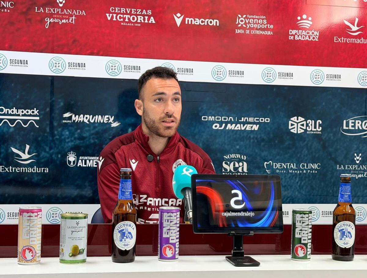 Frodo en la sala de prensa de la ciudad deportiva.