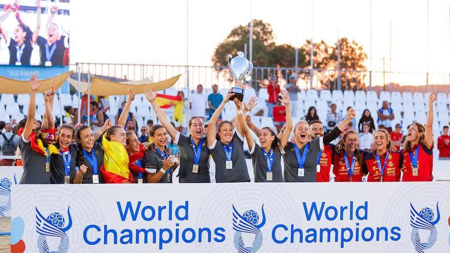 Dos valencianas, campeonas del mundo con las Guerreras juveniles de la arena