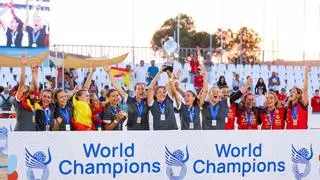 Dos valencianas, campeonas del mundo con las Guerreras juveniles de la arena