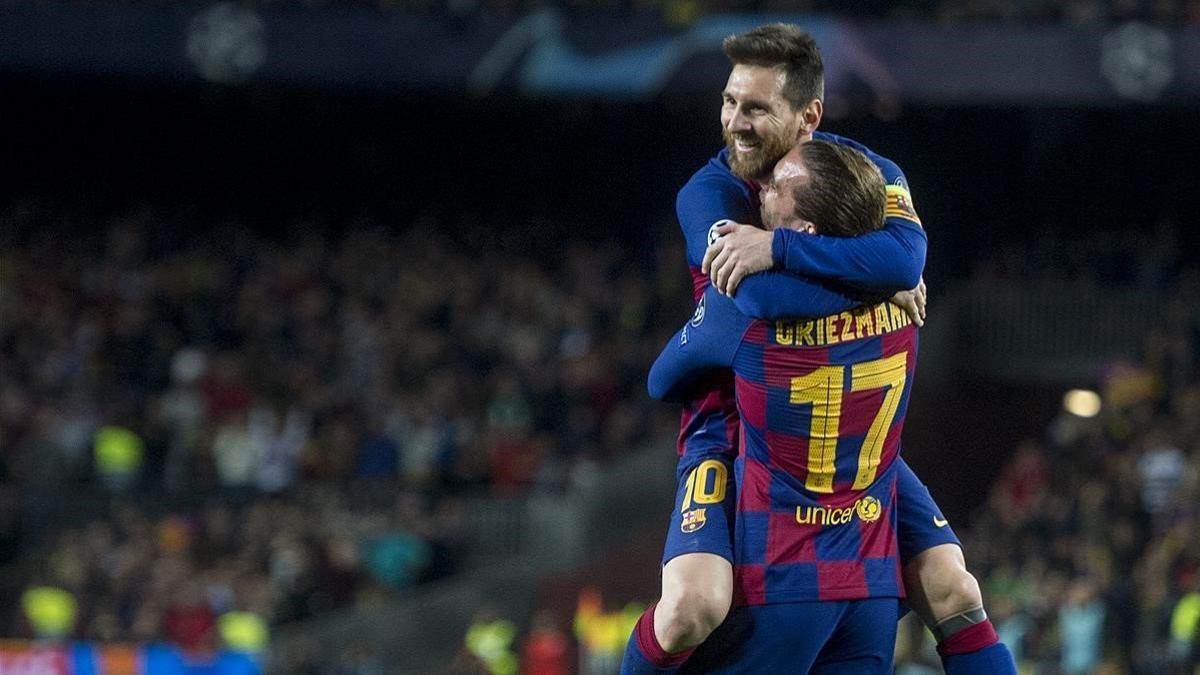 Messi y Griezmann celebran el tercer gol, con un pase del argentino y remate del francés.