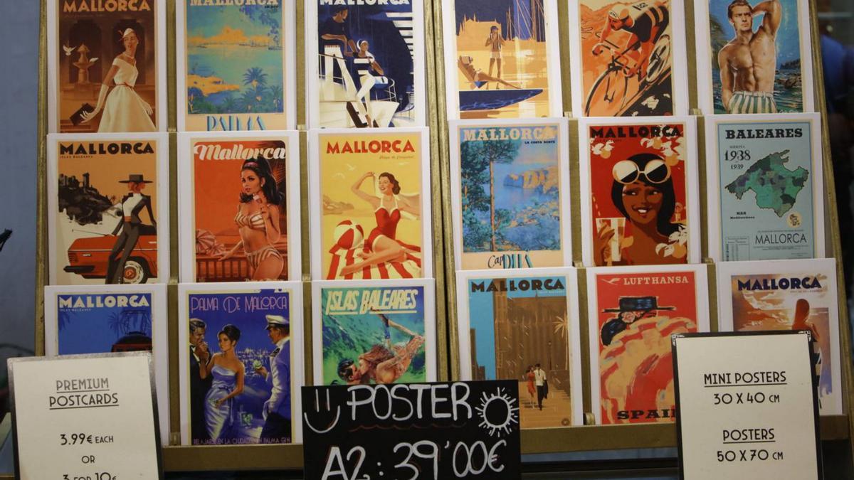 Eine Postkarte oder ein Poster als Mitbringsel aus Mallorca