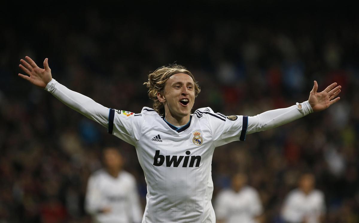 Luka Modric celebra un gol con el Real Madrid en 2013.