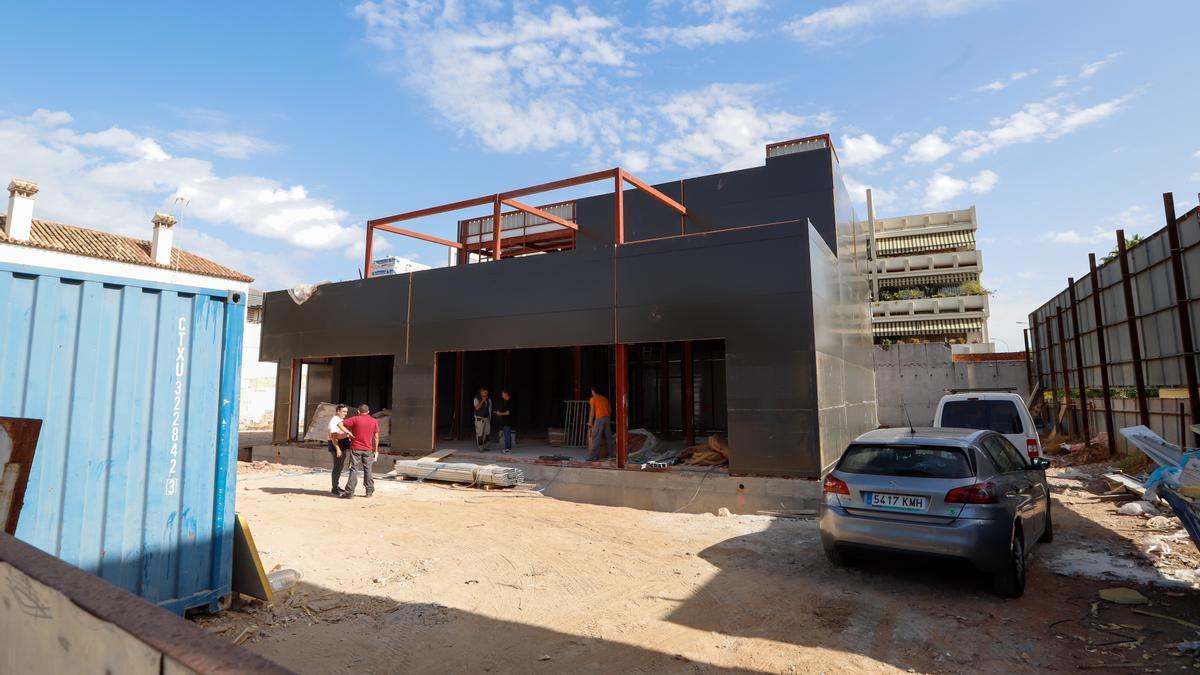 Obras del Taco Bell que abrirá en la avenida del Brillante.