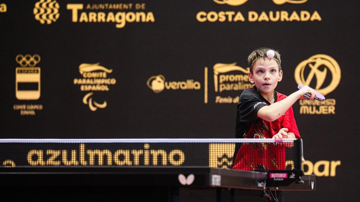 El palista aleví Ladimir Mayorov al Torneig Estatal de tennis de taula