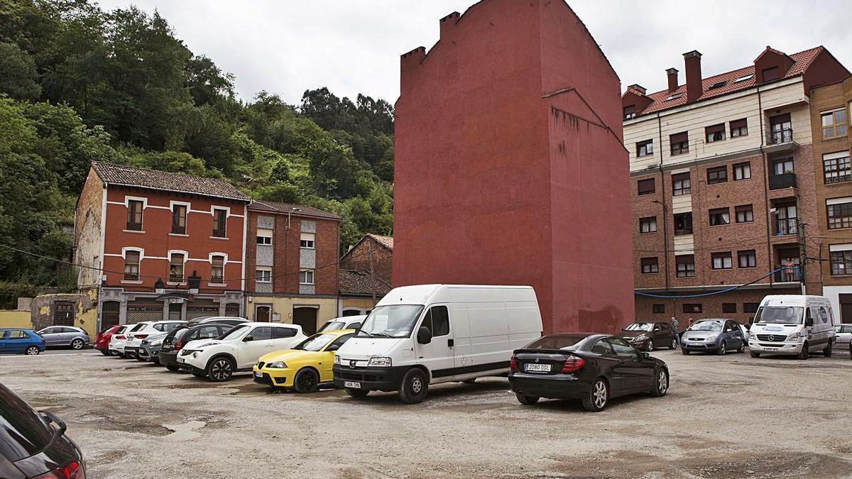 El solar en el que se construirá el Palacio de Justicia de Langreo. | Fernando Rodríguez