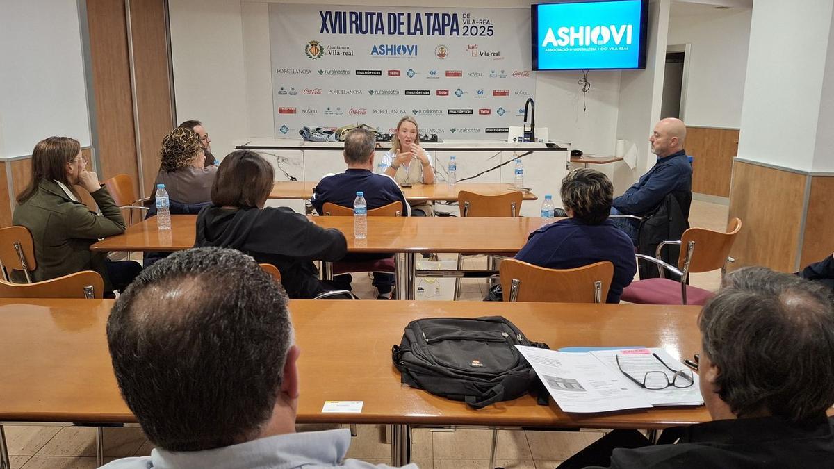 Imagen de la reunión de la vicealcaldesa Fajardo con los hosteleros de Vila-real.