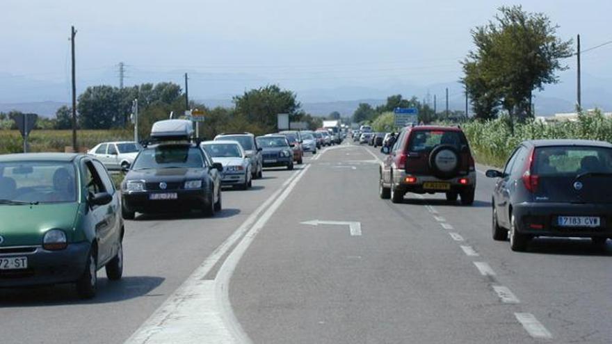 La carretera a la sortida de Figueres en direcció a Llançà.