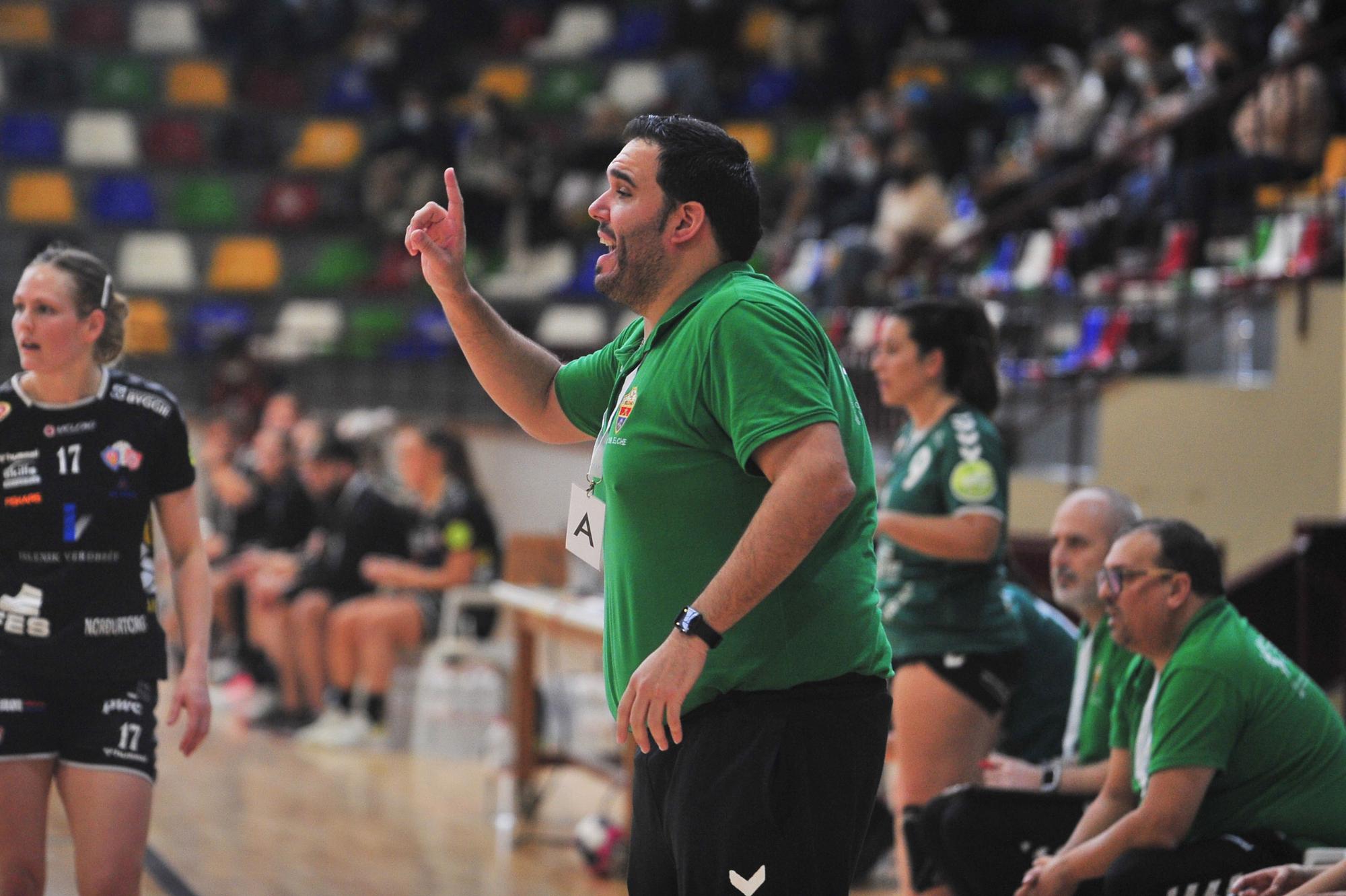 Nicole Morales encarrila el pase del CBM Elche (18-22)