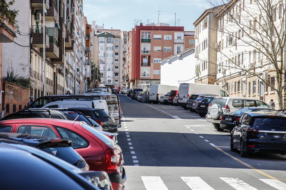 Calle Médico Sorapán. Ni siquiera tiene aceras en un lateral.