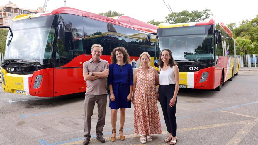 El Govern incorpora diez nuevos autobuses de mayor capacidad para reforzar varias líneas