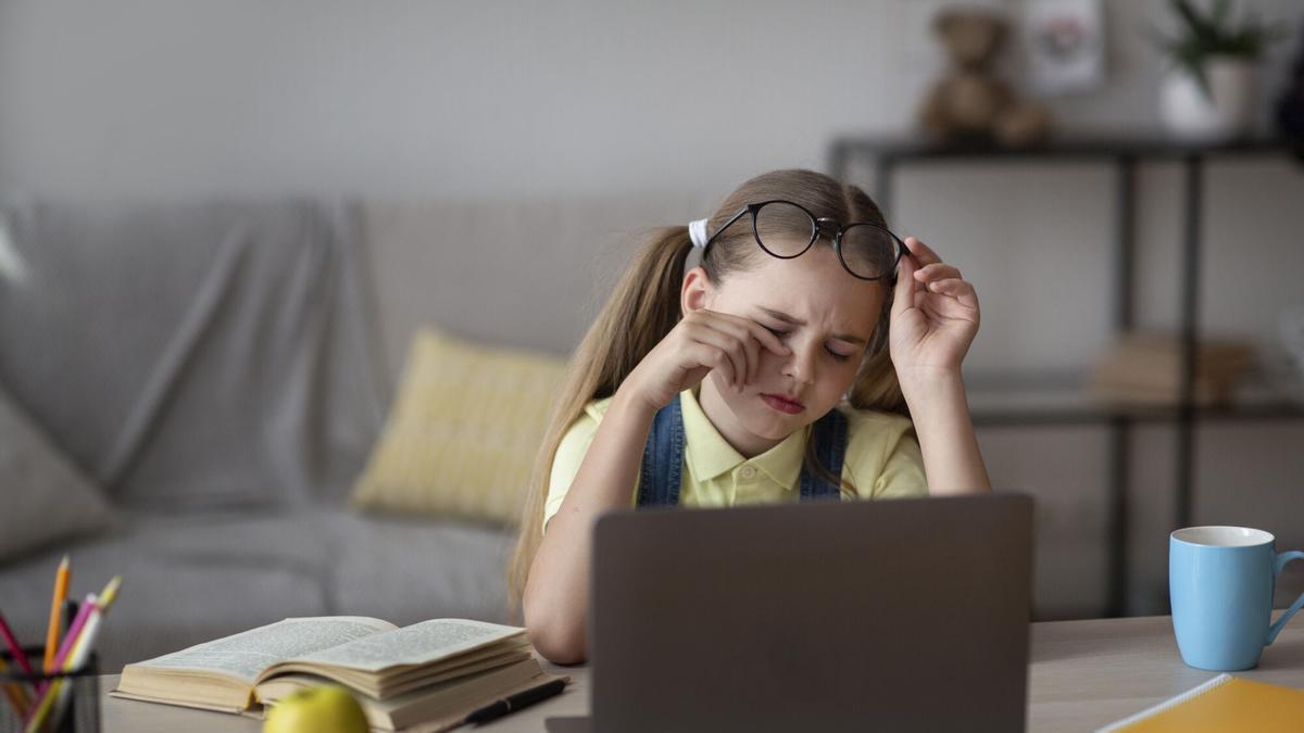 No és només el mòbil: Coneix el gest diari podria afavorir la miopia