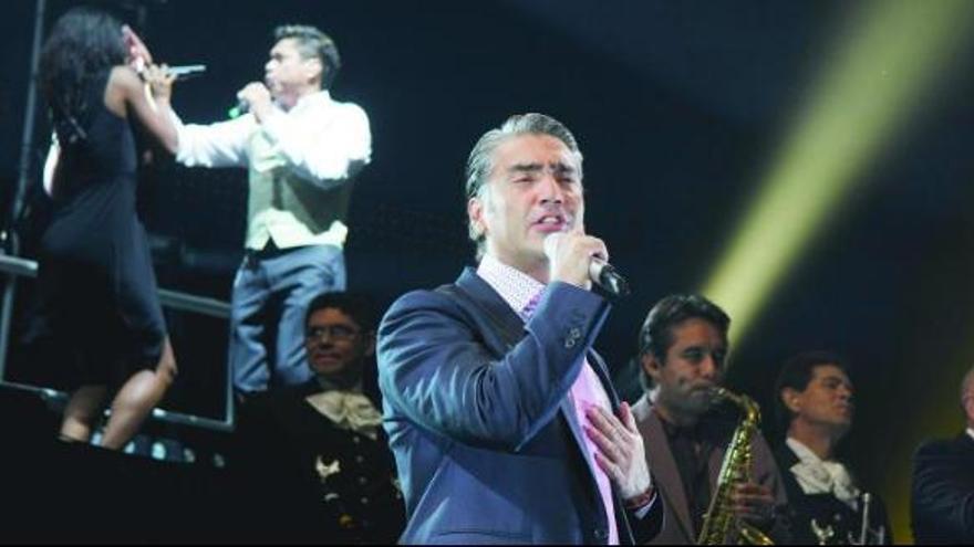 Alejandro Fernández, durante el concierto.