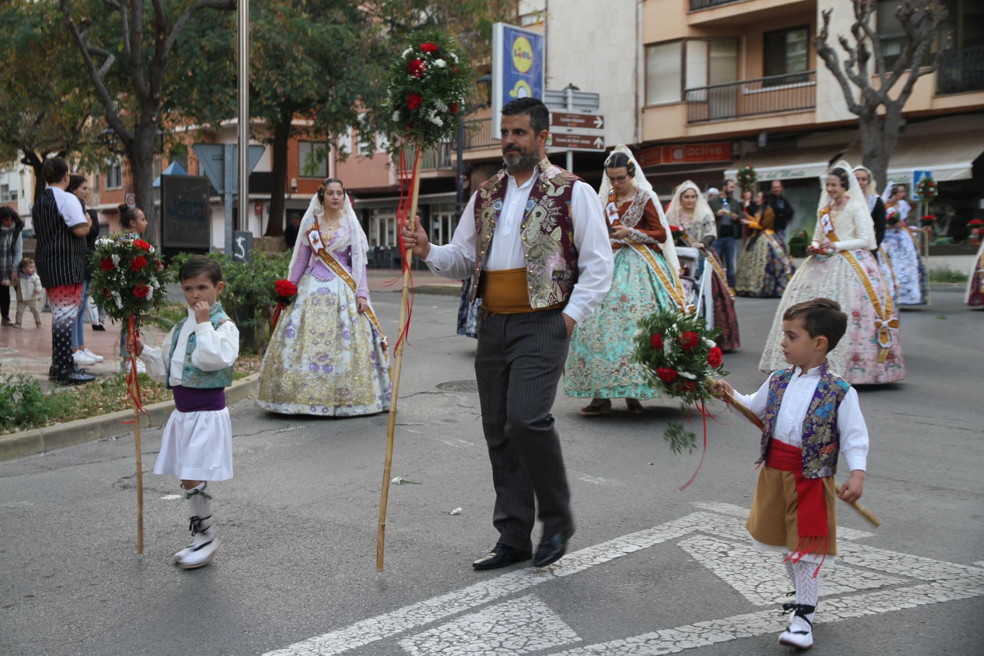 Emotiva y participativa ofrenda en las Fallas de la Vall