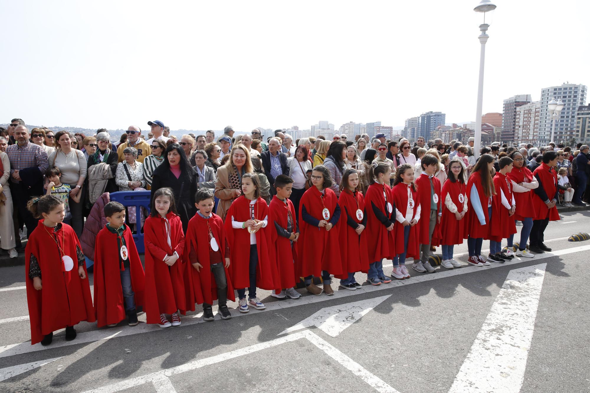 En imágenes: Así fue la procesión del Domingo de Resurrección para poner el broche a la Semana Santa de Gijón