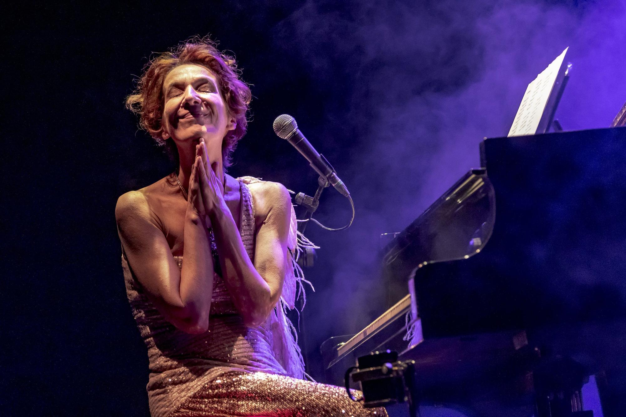 Dulce Pontes reúne a 500 espectadores en la inauguración del Jazz Voyeur Festival