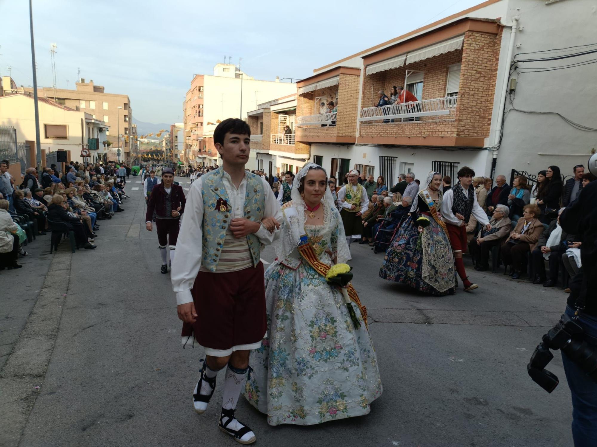 Las comisiones falleras de Bétera celebran su ofrenda