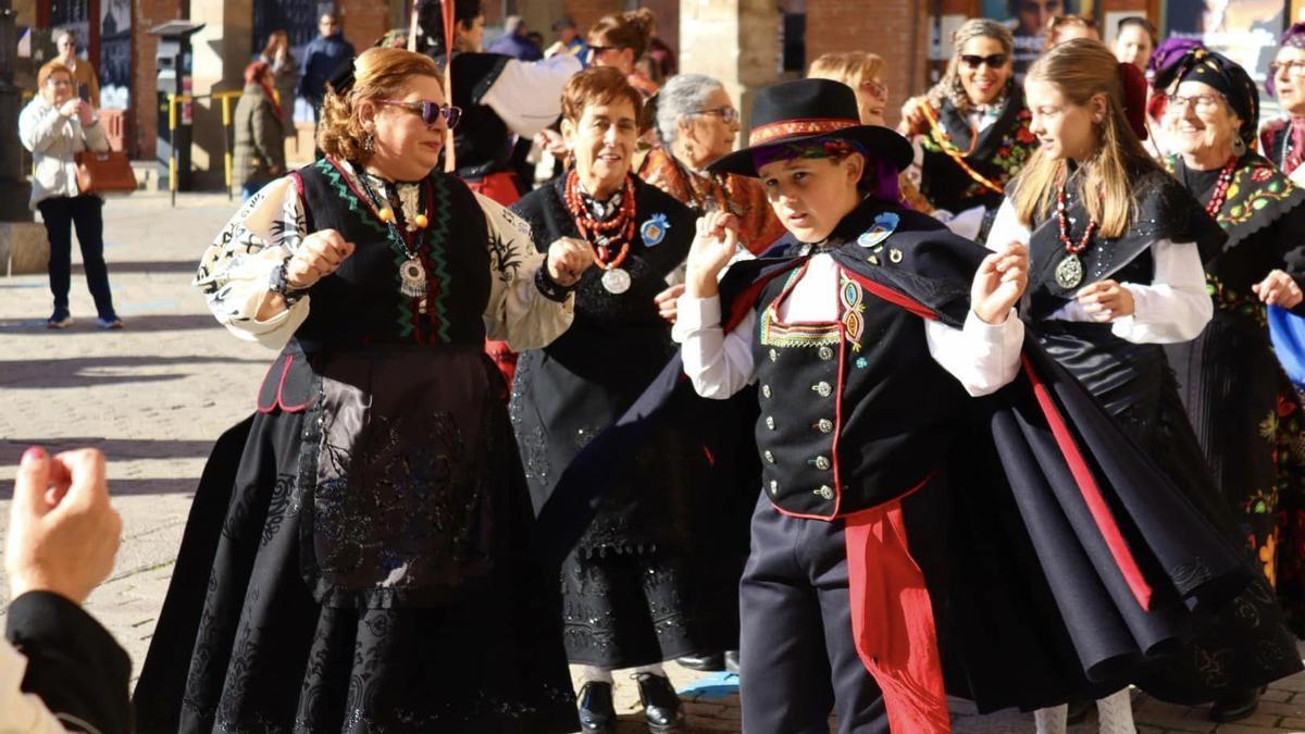 Celebracion de Las Candelas, con la asociación que ha promovido la solicitud.