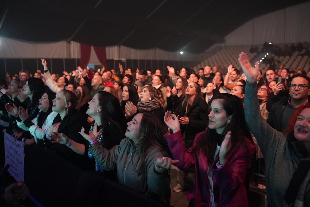 Los Caños llenan de música y nostalgia la plaza de toros de Córdoba