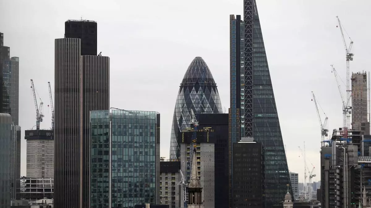 Diversos ferits després d'impactar un cotxe contra una escola de Londres