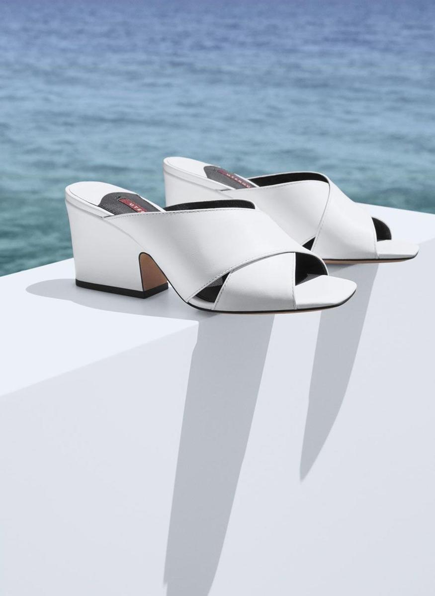 Rebajas Uterqüe 2017: mules blancos