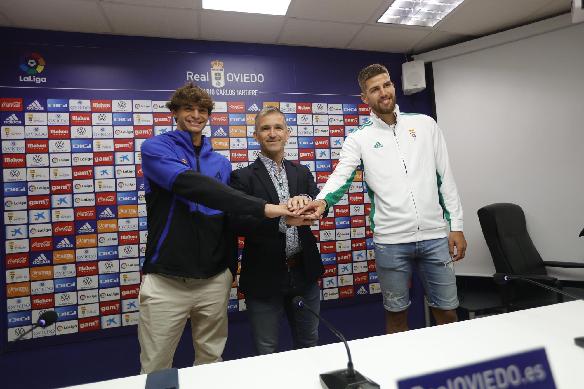 Las imágenes de la presentación de Luengo y Braat en el Oviedo y el entrenamiento azul