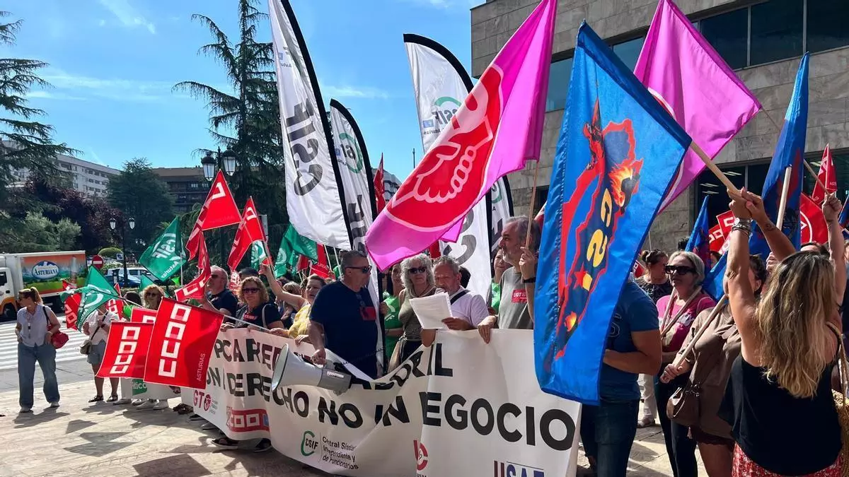 Los trabajadores de las residencias, tanto públicas como privadas, denuncian la insuficiencia de medios personales y materiales: "Estamos agotadas"