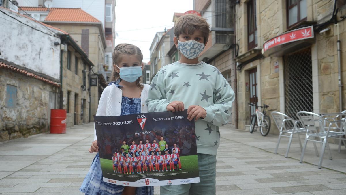 Los más pequeños también mostraban la imagen por la que Vilagarcía llevaba esperando 28 años.