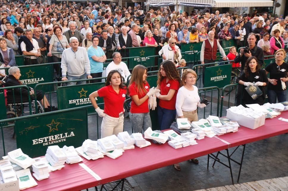 Reparten más de 10.000 Pasteles de Carne en la pla