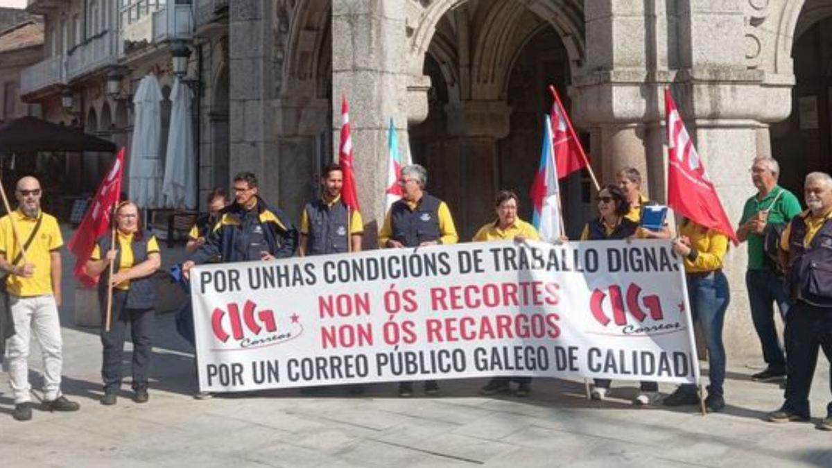 Protesta en Porriño del personal de Correos.
