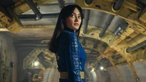 Ella Purnell (Lucy) en una imagen promocional de la serie Fallout.