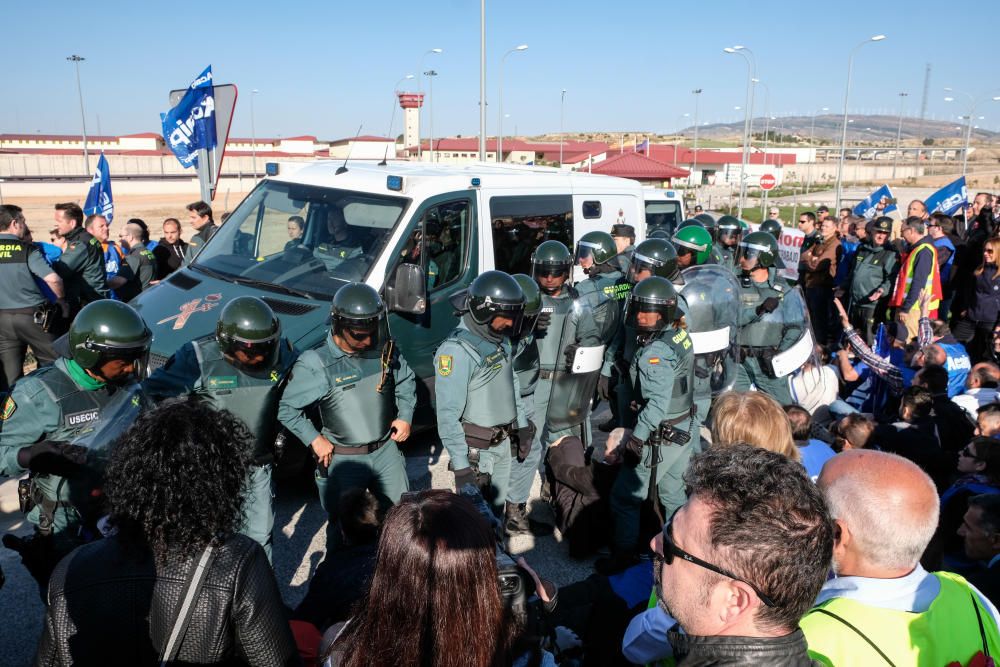 Tensión en la cárcel de Villena por la protesta de los funcionarios