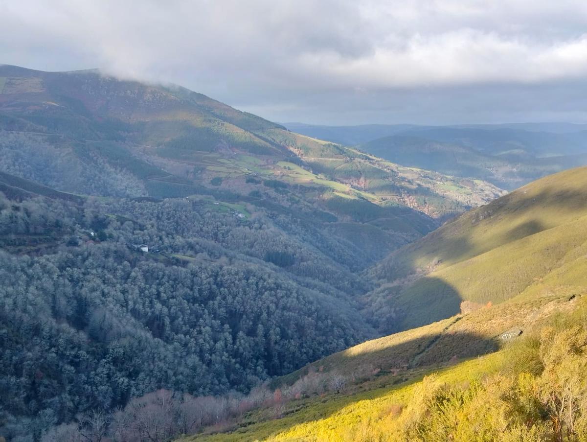 Vista desde Lago de uno de los valles afectados por la falta de cobertura.