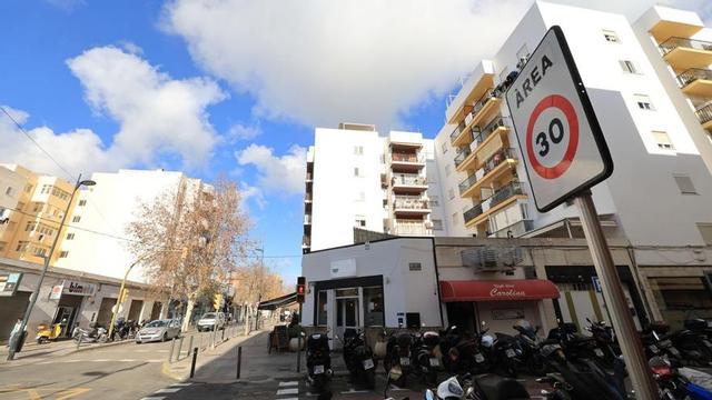 ‘Área 30’ es la denominación del área urbana cuyas calles tienen una limitación de 30 km/hora. |  | FOTOS: VICENT MARÍ