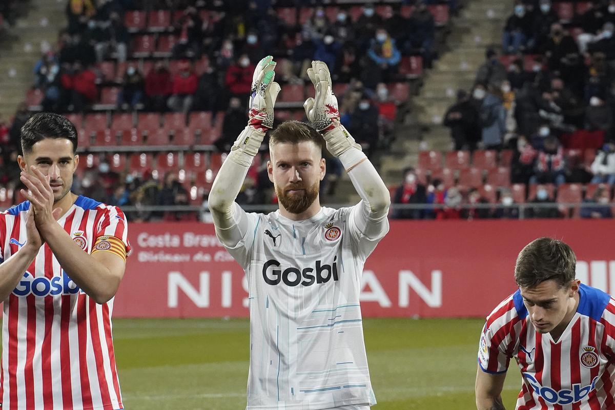 Adrián Ortolá va aturar un penal la temporada passada al camp de l'Osca a la Copa del Rei