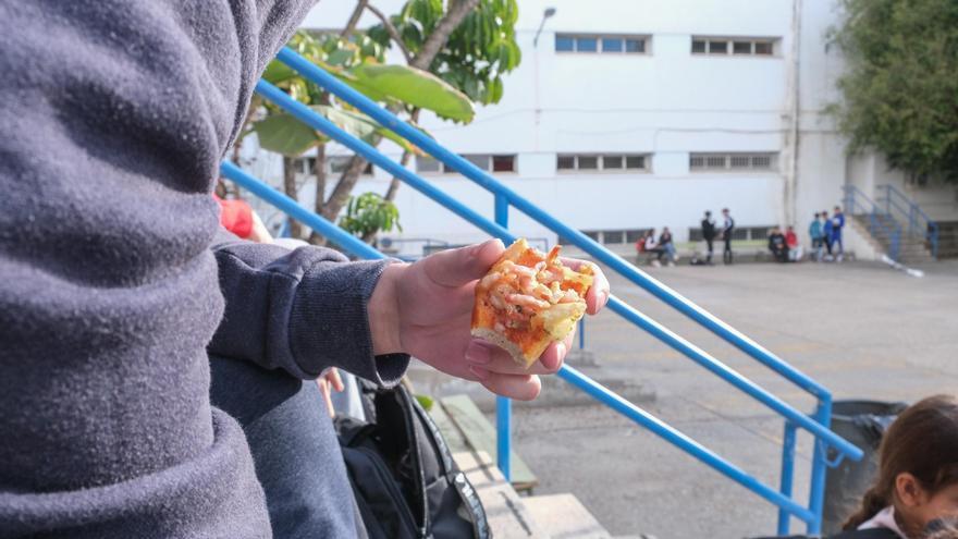 El cierre de la cantina del IES Cavanilles de Alicante deja sin almuerzo a más de 1.700 alumnos